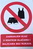 ZABRANJEN ULAZ U KRATKIM HLAČAMA I MAJICAMA BEZ RUKAVA